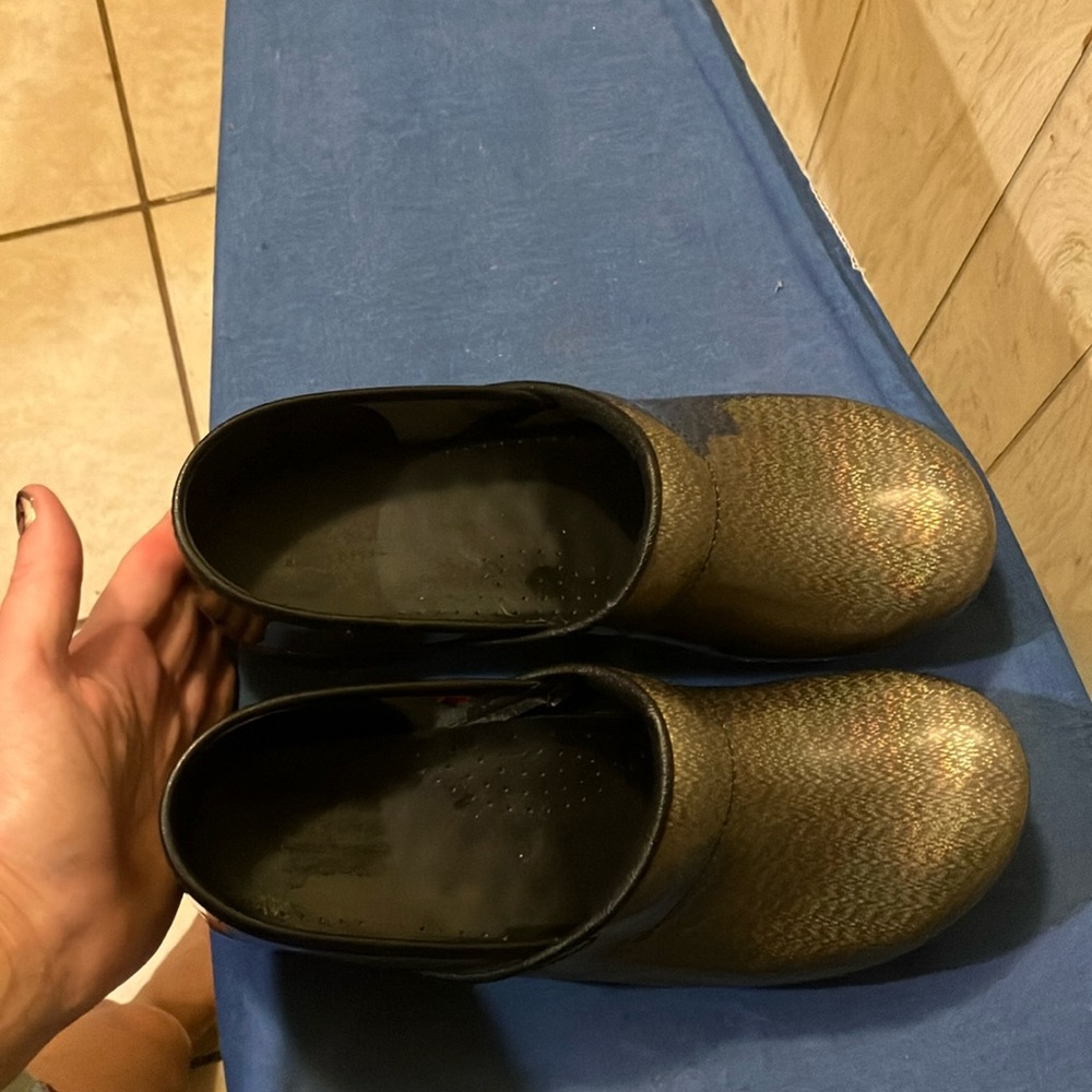 Iridescent/metallic golden ⭐️Sanita Brand Clogs⭐️Women’s